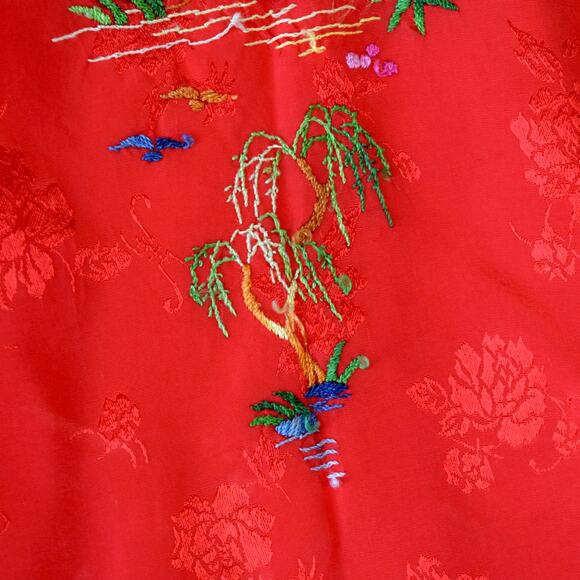 Vintage Golden Bee Red Embroidered Rayon Satin Robe – Size Large - Picture 5 of 8